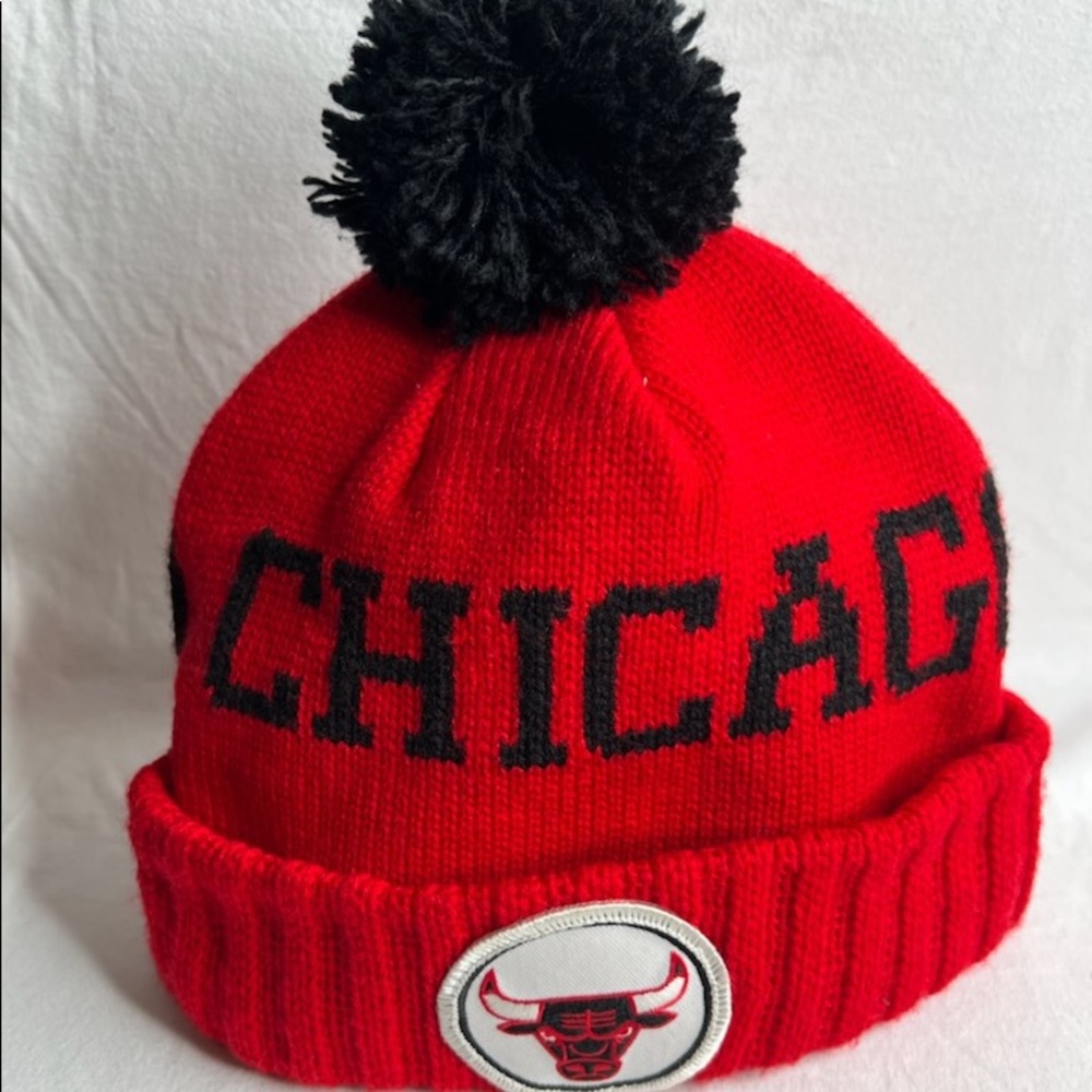 Red/black Chicago bulls hat